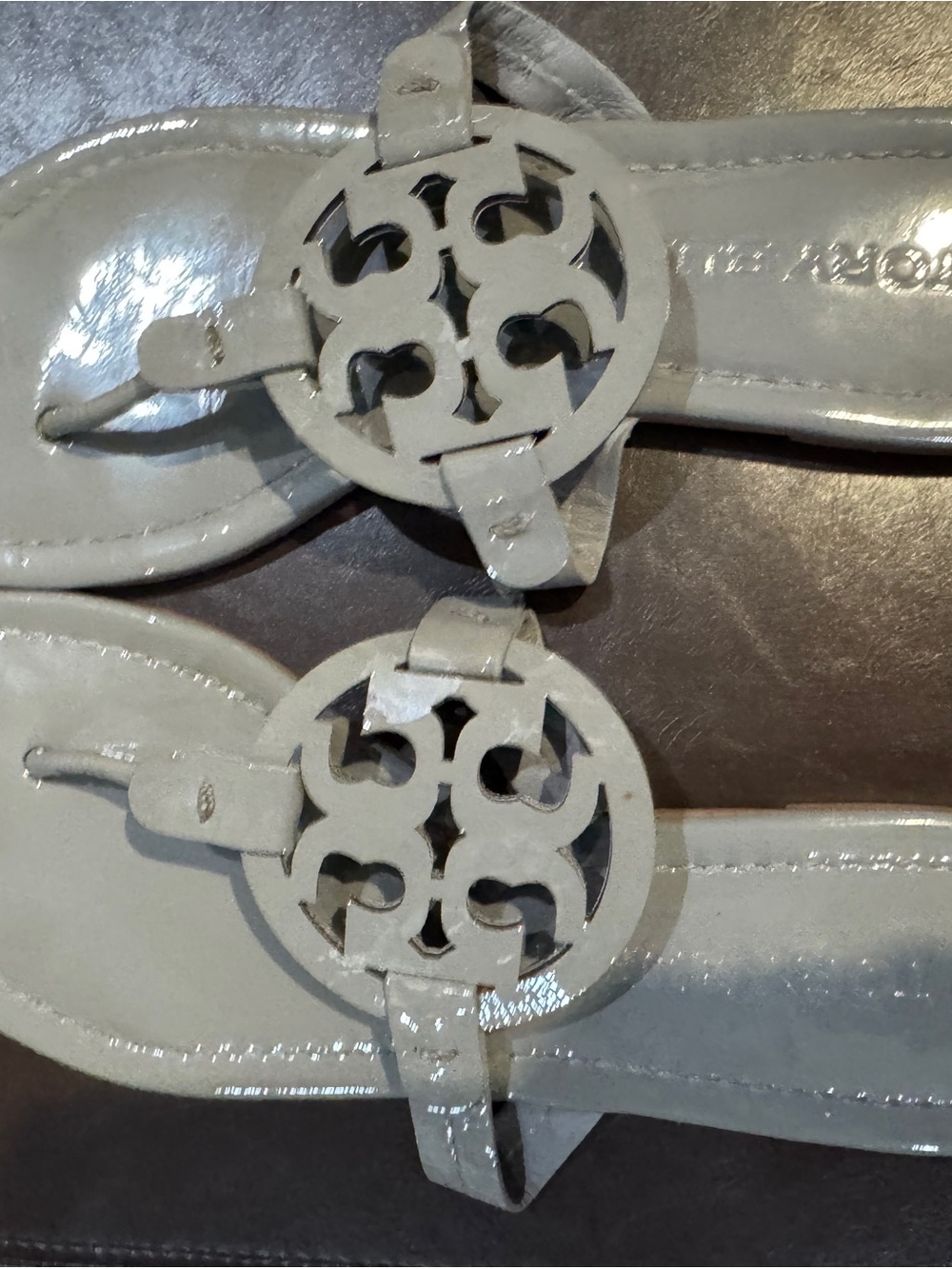 Patent Leather Tory Burch Miller Logo Thong Sandals in Light Gray- sz 9